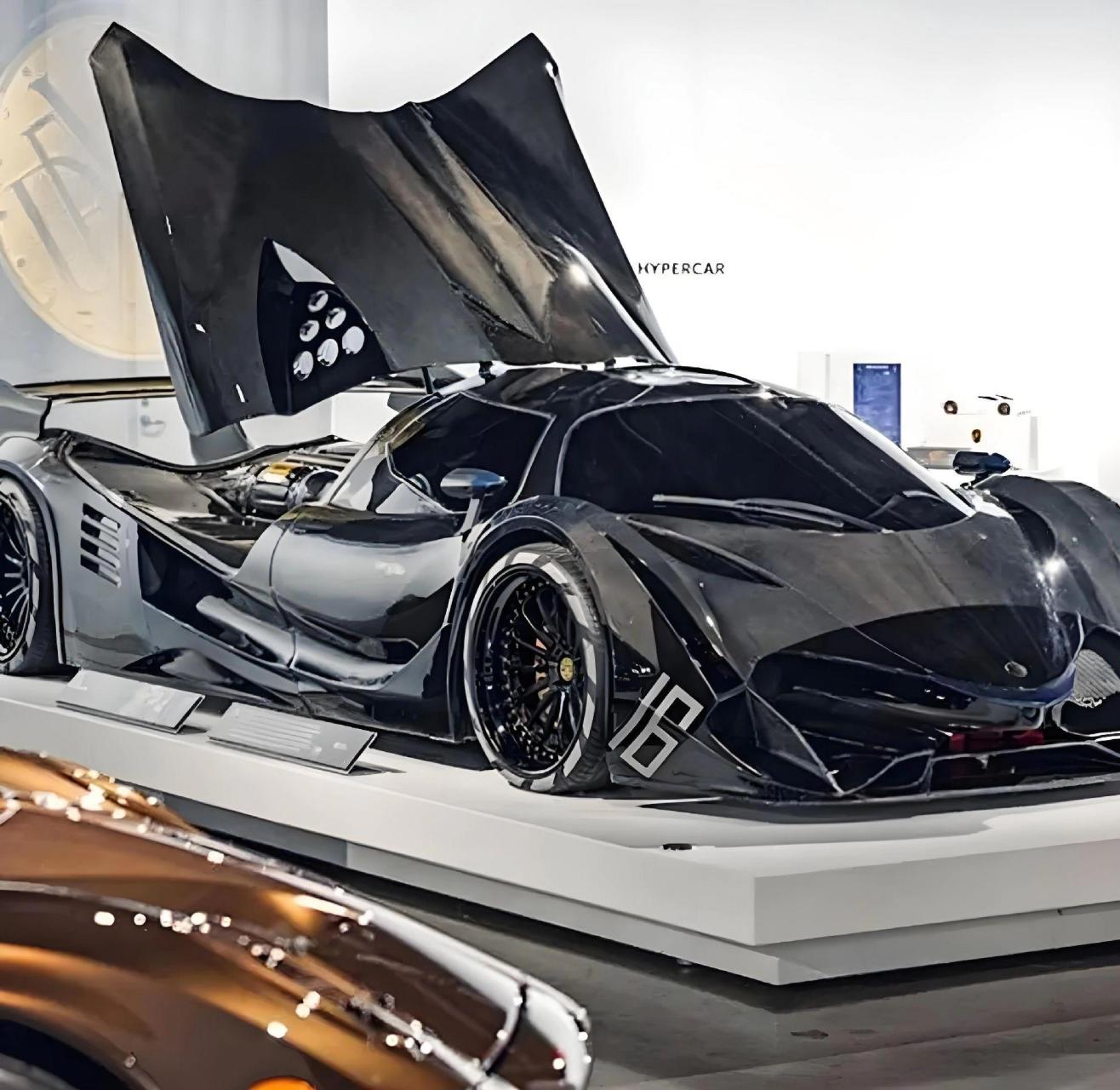 3升,v16发动机,最大马力输出5000匹,零百加速,只需1.8秒