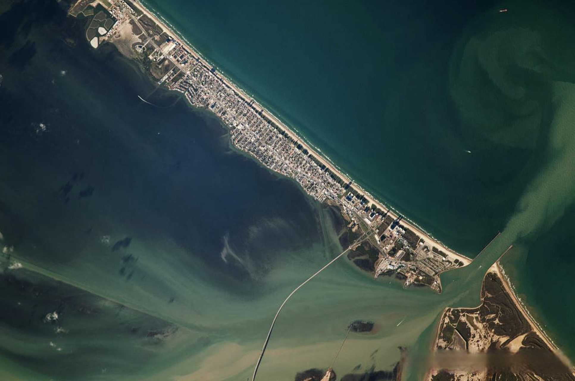 该岛是大帕德雷岛的一部分,该岛是世界上最长的屏障岛,长113英里