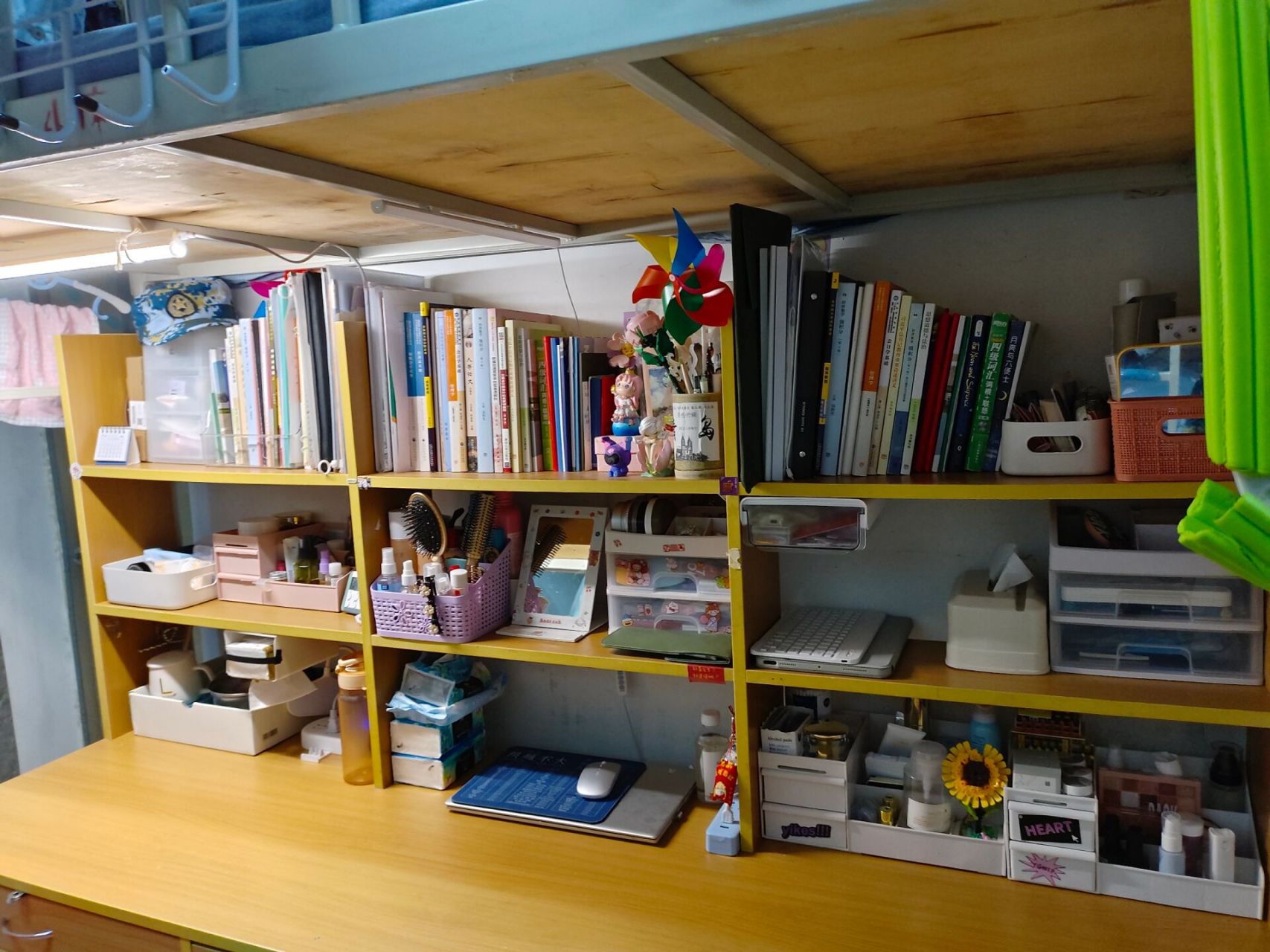 西安财经大学宿舍 这是长安校区的六人间! 我们宿舍收拾很整齐哦