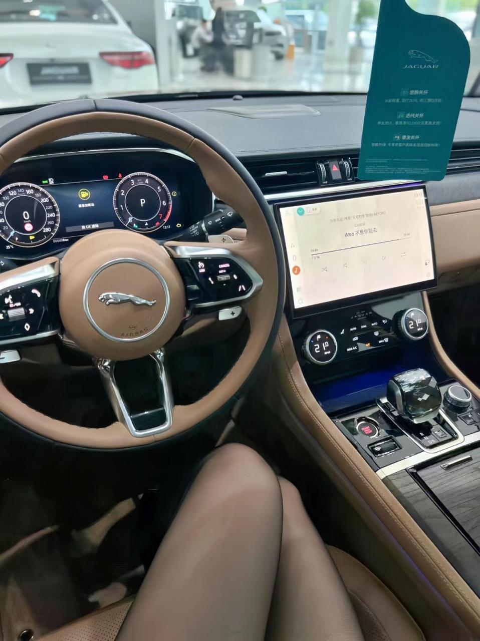 就捷豹xfl这个内饰,我敢说在同级别车里根本就没有对手!