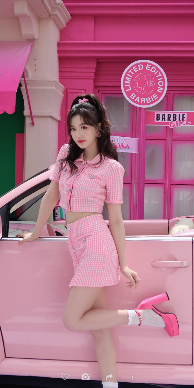 孔雪儿粉色芭比少女写真壁纸