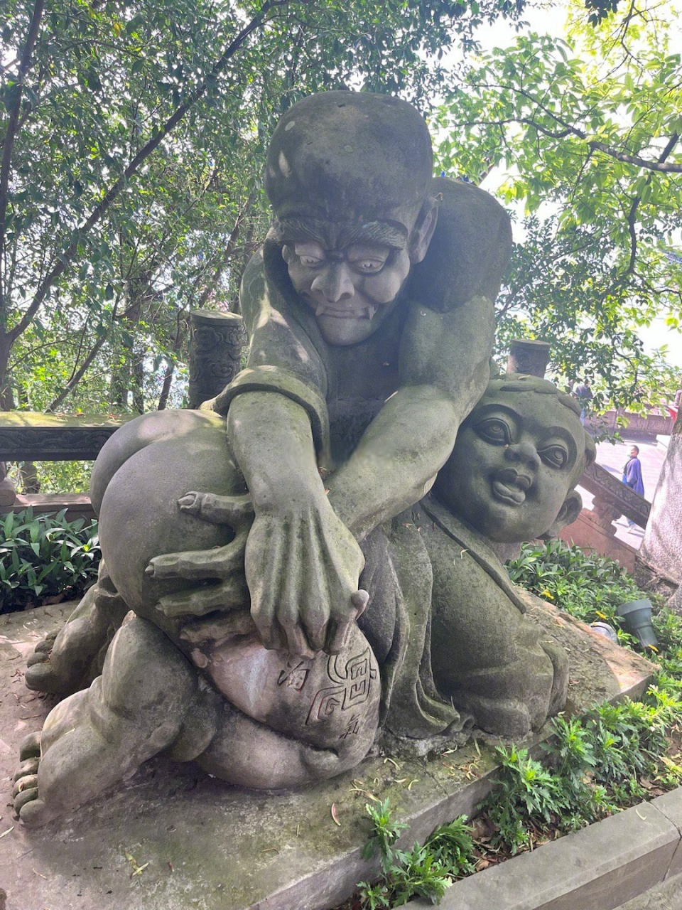 导游说是淘气鬼,家里有淘气的小孩儿拍拍屁股,专治各种淘气.