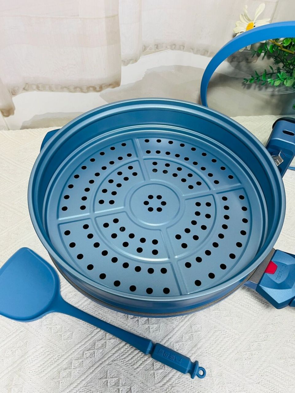7815喜欢做美食,更喜欢购买各种各样的锅,最近购买了代言人汪东城