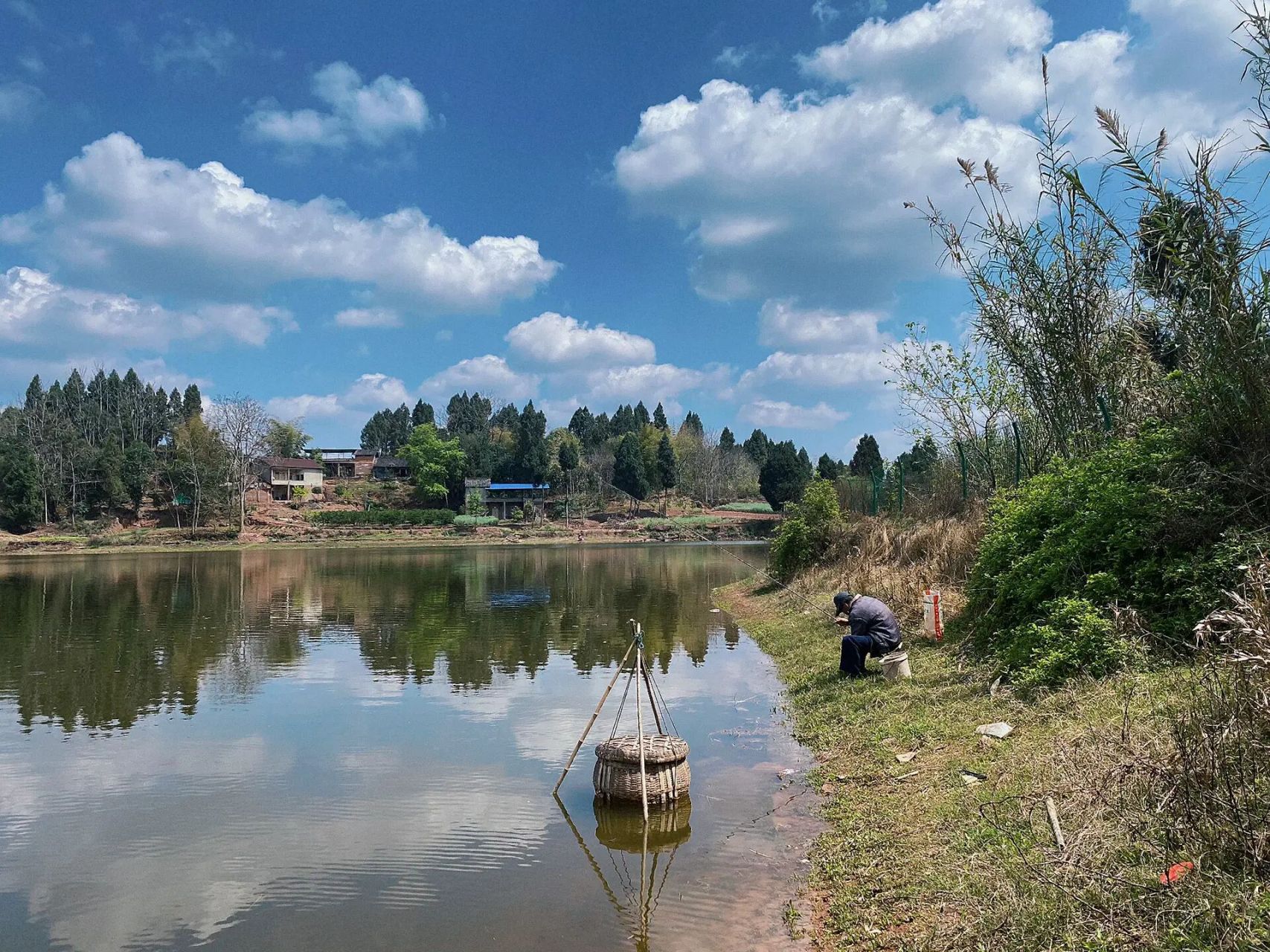大圣桥牌坊位于资阳市雁江区中和镇,建于清代,坐北向南,为四柱三间五