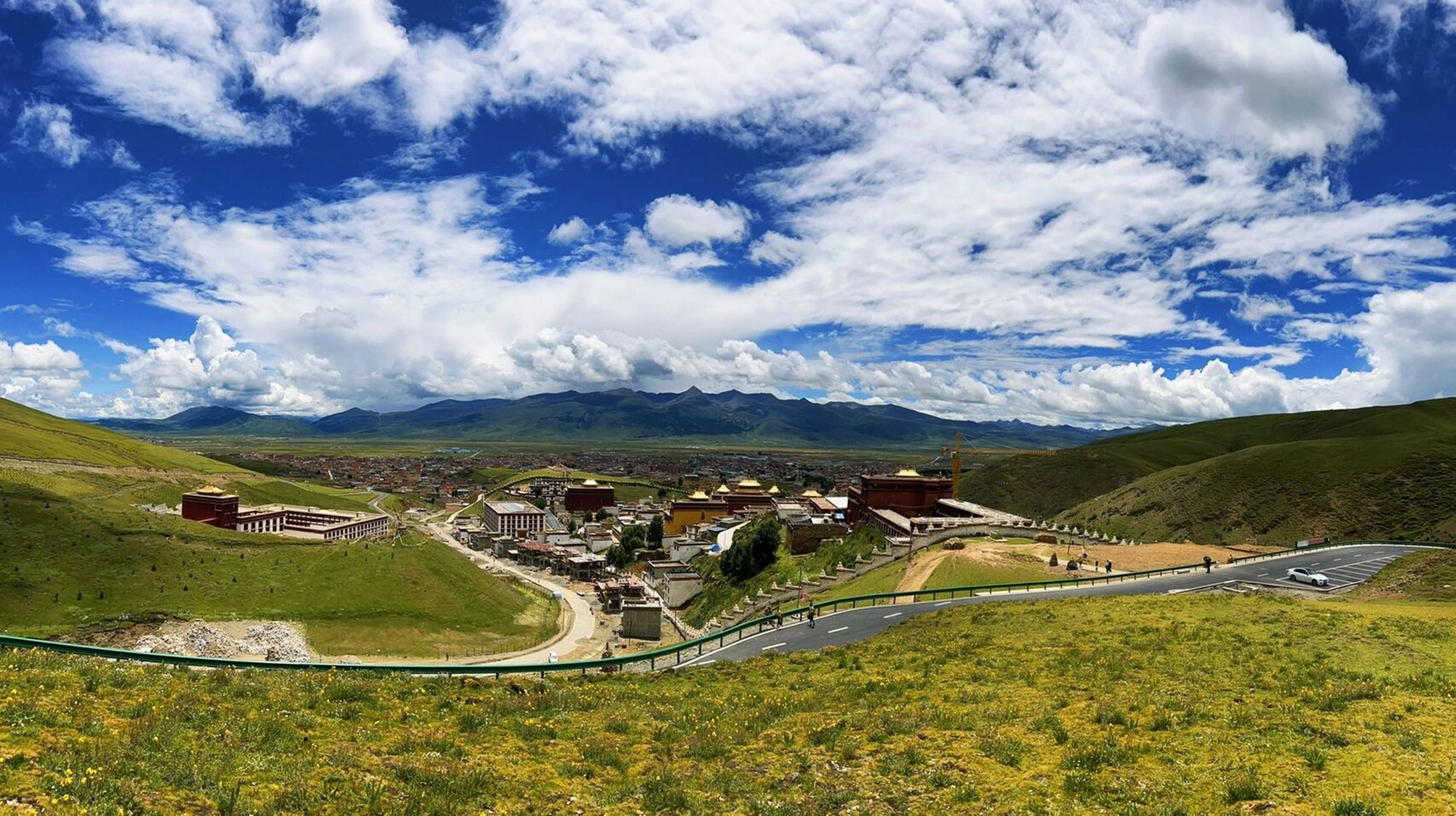 天空之城理塘   天空之城理塘真的很美.