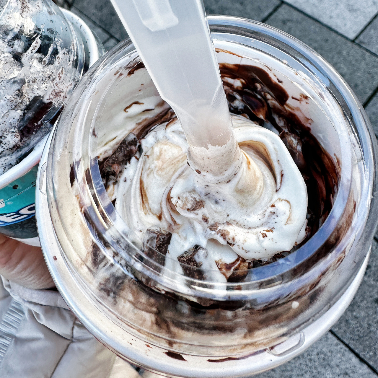 麦当劳新品麦旋风 冬天就是要快乐吃冰!麦旋风就是坠棒的!