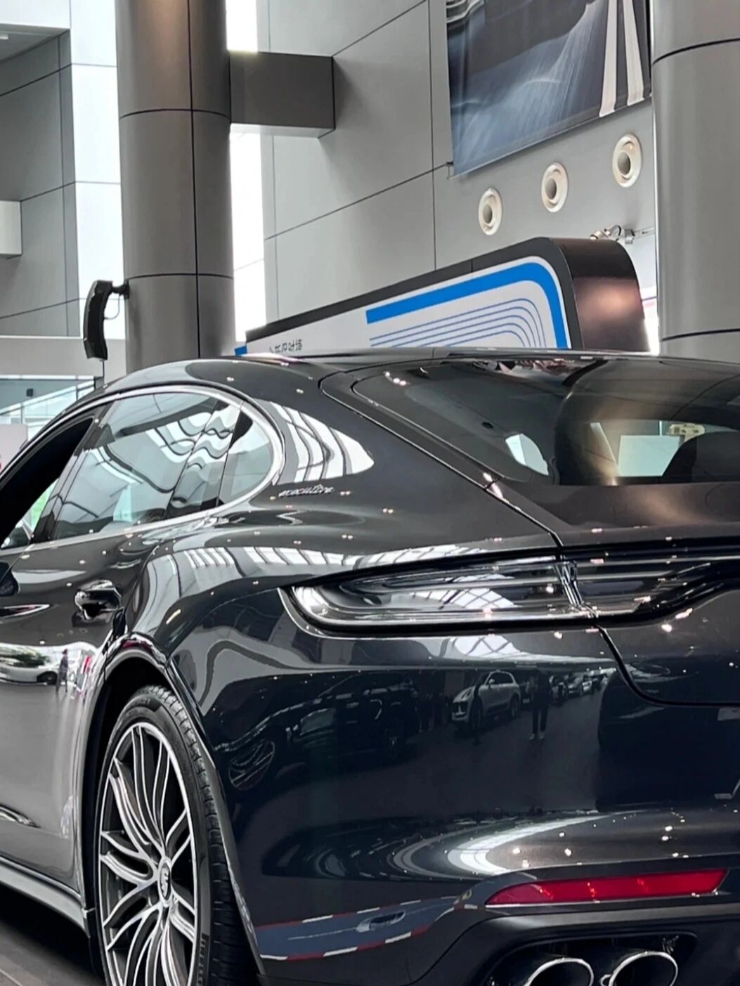 最美轿跑|帕拉梅拉  帕美4行政加长 火山灰/黑波尔多红 1456500 现车