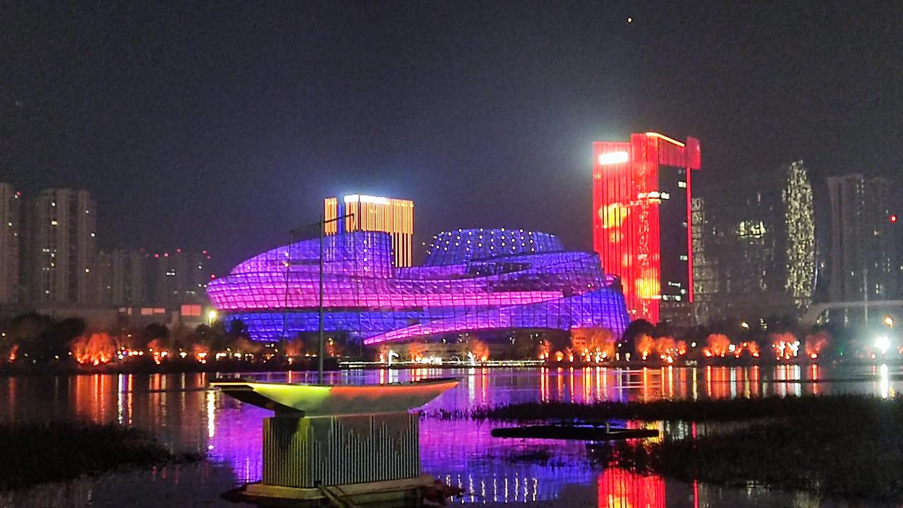 人生无烦 晨起初睁眼,柴米油和盐. 父母年老迈,孝敬应当前