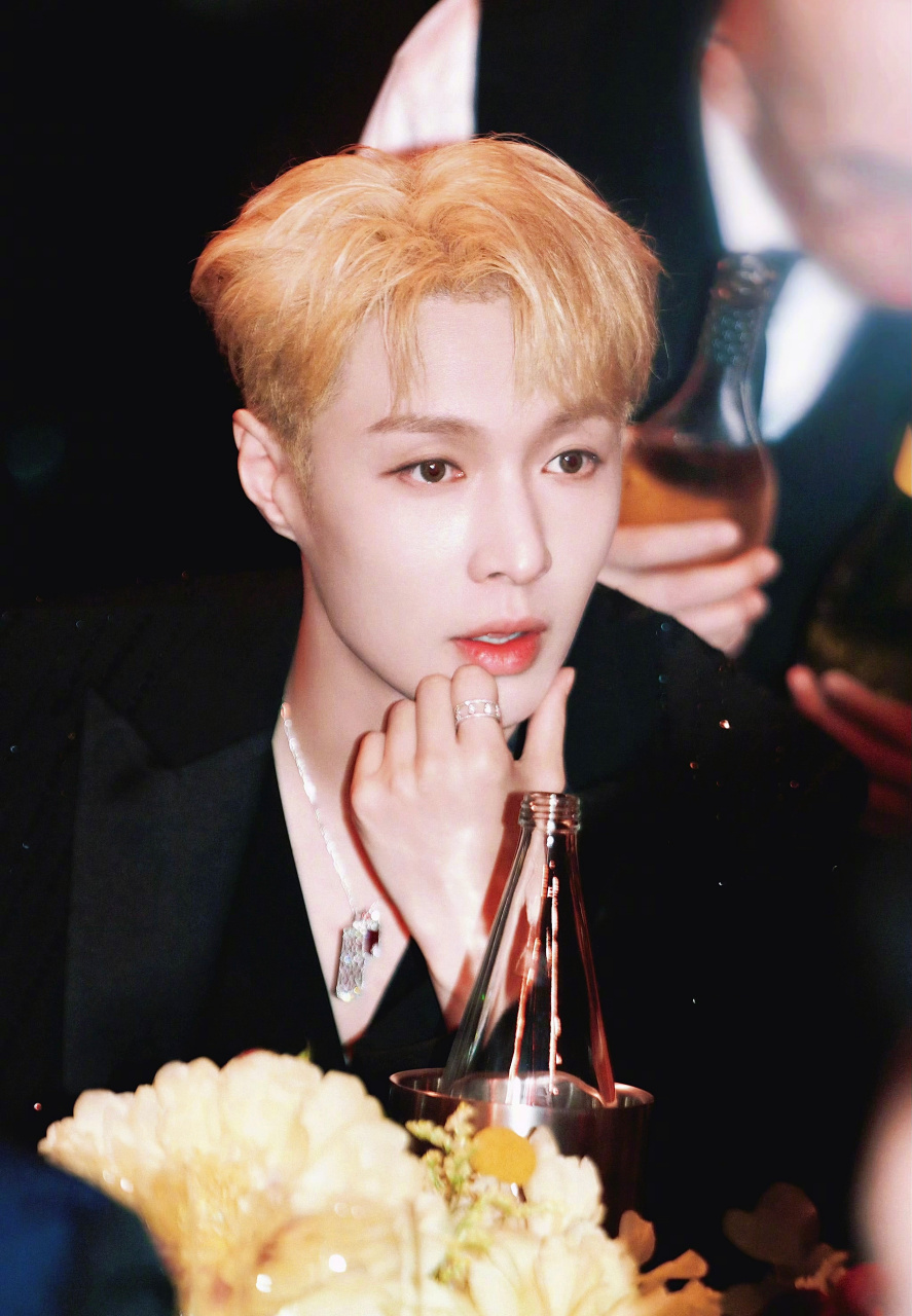 咪咕星鲜事#g社拍的张艺兴林允儿 金发小王子出没07张艺兴 特别