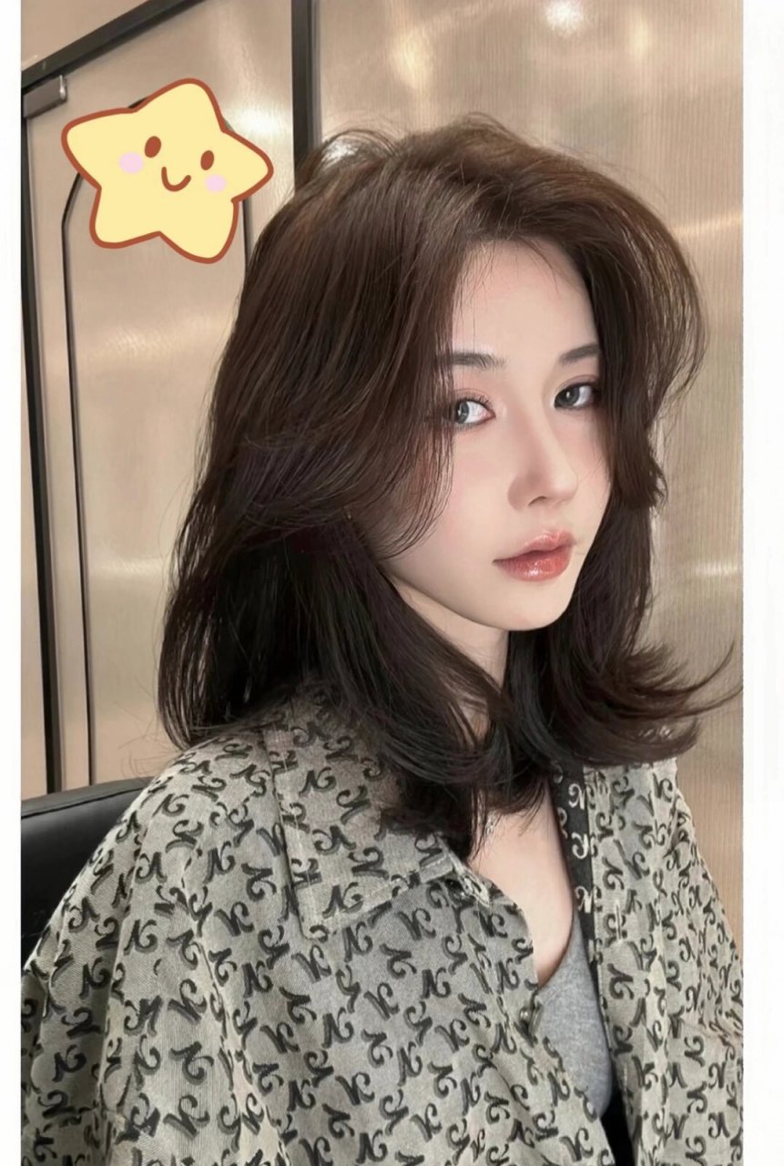 锁骨烫 中发造型烫锁骨发气垫烫,要说耐看自然,那就归属 地层次的质感