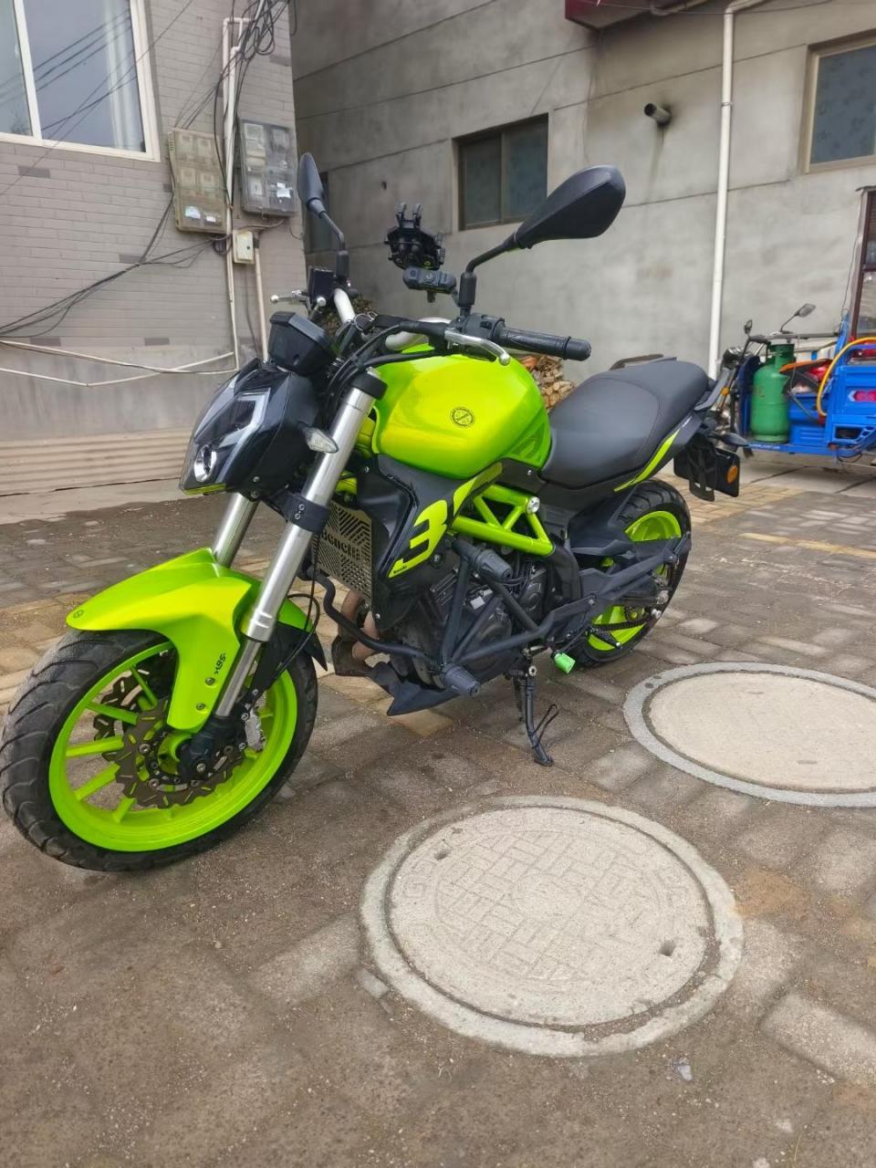 20年贝纳利黄龙300,安全行驶1万多公里,精品车况,色彩迷人,手续齐全