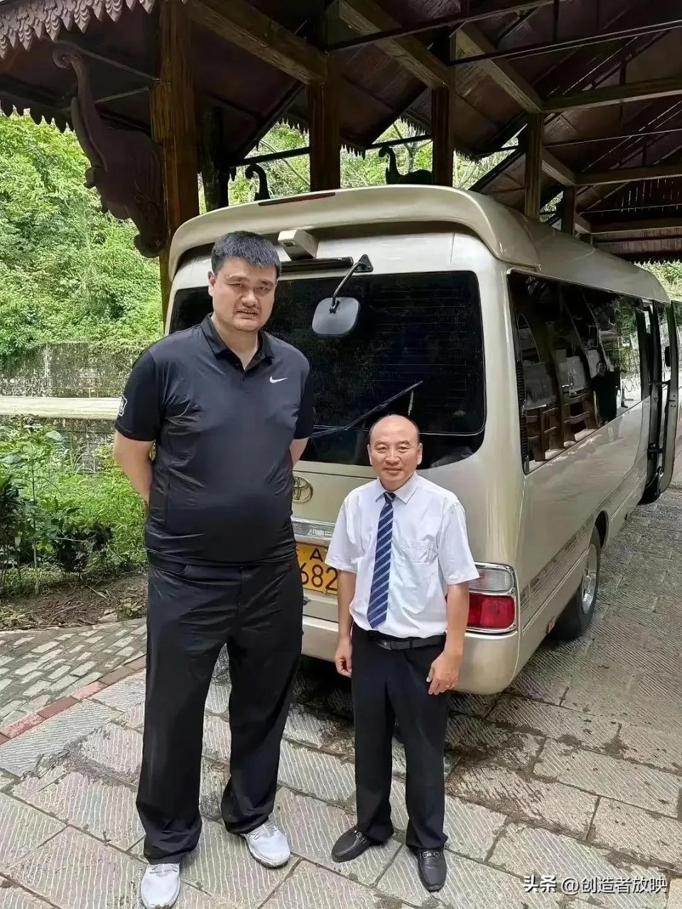 姚明司机身高,这也太萌了