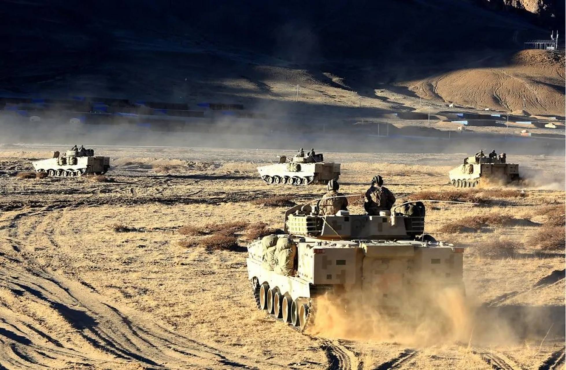 76军某重型合成旅的训练.