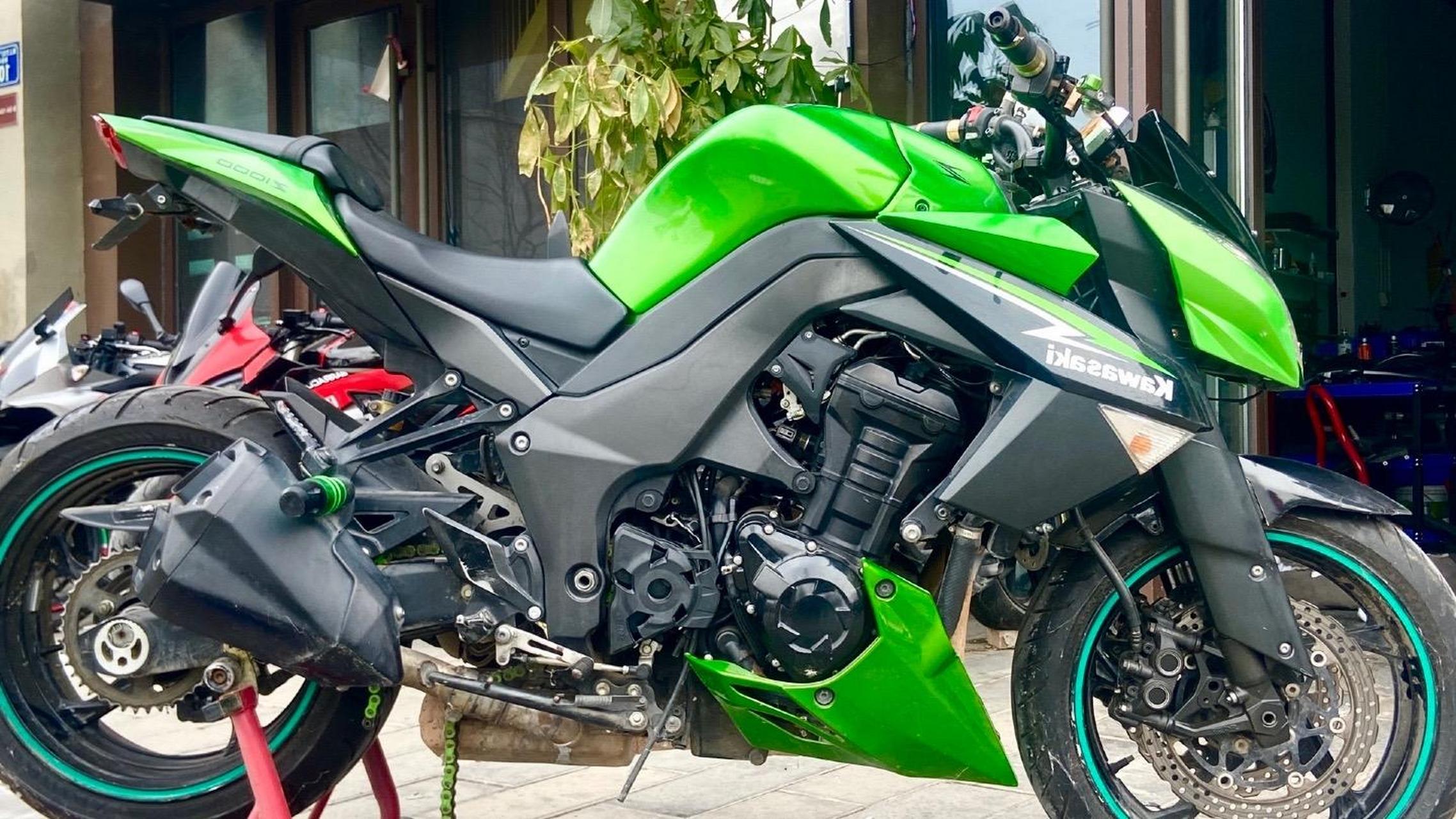 川崎z1000 矿泉水.刚到家,开始整备.