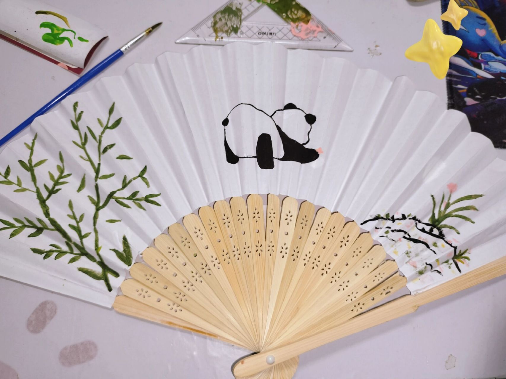 第一次在折扇上画画 这次的班级活动好好玩ヾ(01660129)17