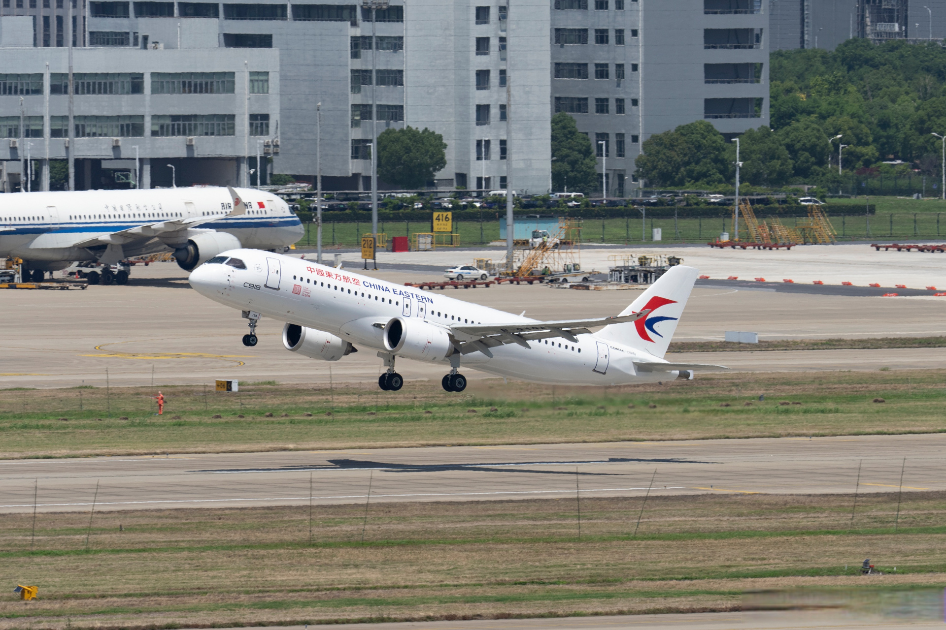 mu9191起飞#【#国产大飞机c919商业航班顺利首飞#】今天上午10时32分