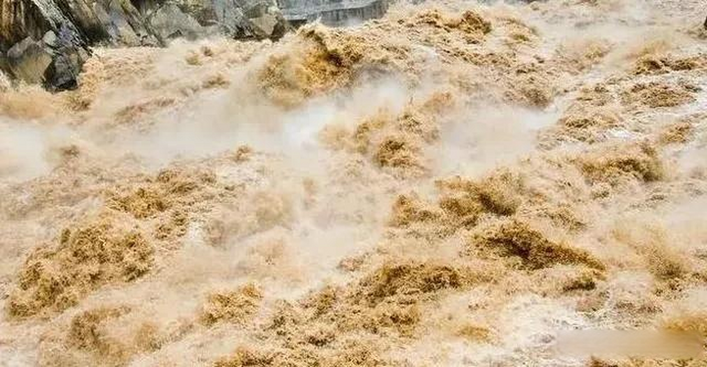 上联: 狂风大作雷声吼,求下联:  我的下联:山洪暴发波浪汹.