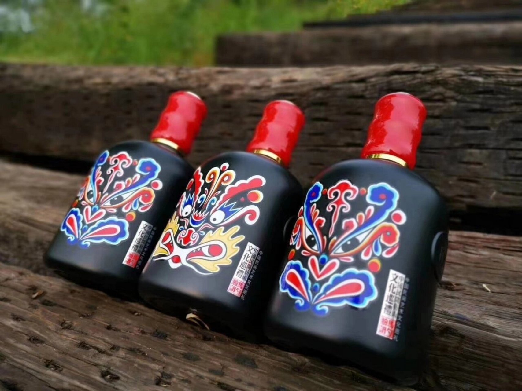 酒#马勺脸谱酒之胖福 整体设计非常喜庆:大红的绒布袋,寓意红红火火.