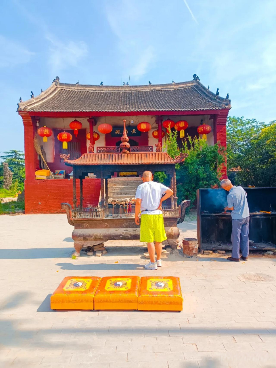 上清宫森林公园可谓是洛阳后花园,园区很大,里面树木郁郁葱葱,环境