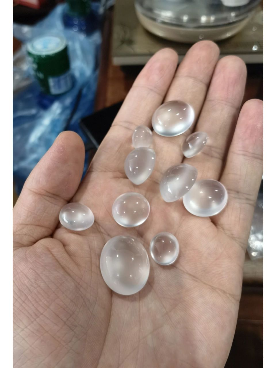 俄罗斯玻璃种 ,千万要小心,因为是 俄罗斯玻璃种 ,这玩意种水极其好 