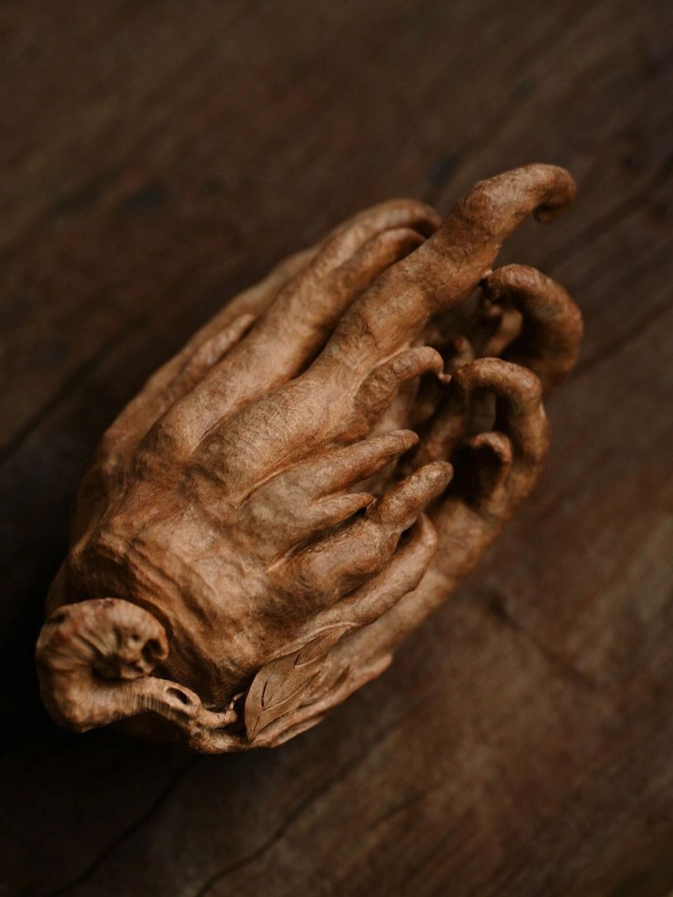 佛手古朴自然,把玩,清供置于案上,几度风雅 老山檀"佛手" 色泽温润,纯