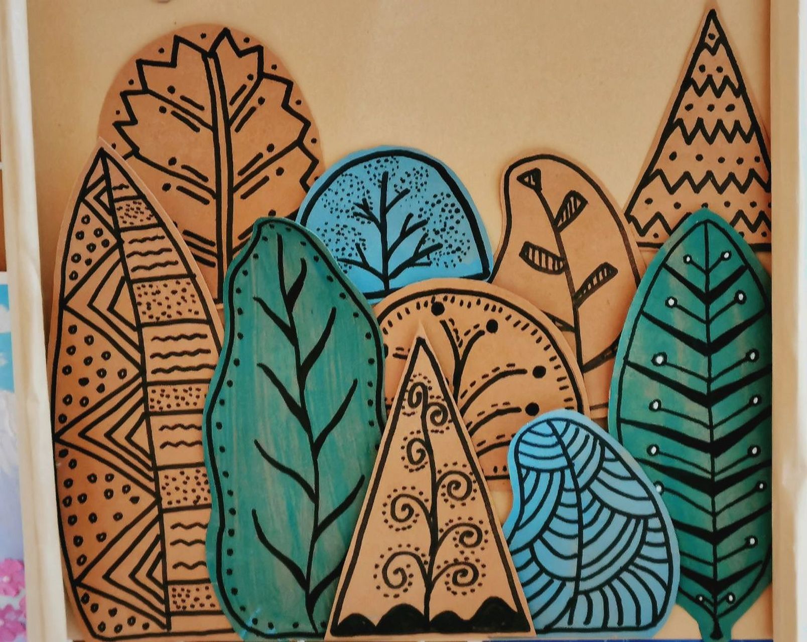 线描画 树叶装饰 美工区 幼儿园环创 线描画 树叶装饰 美工区 幼儿园