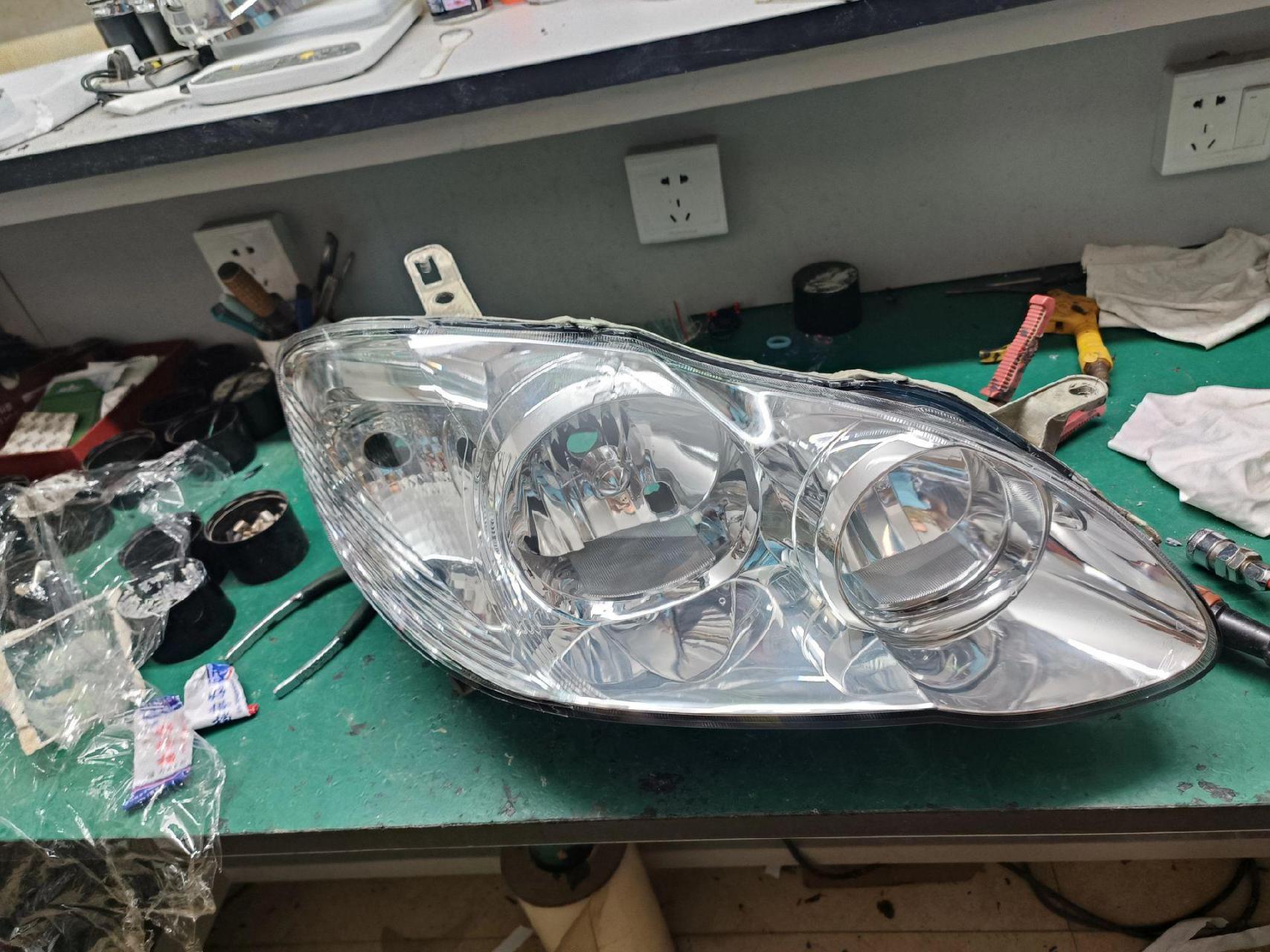 花冠近光升级led灯泡,副驾换个灯罩,风云换两个灯罩