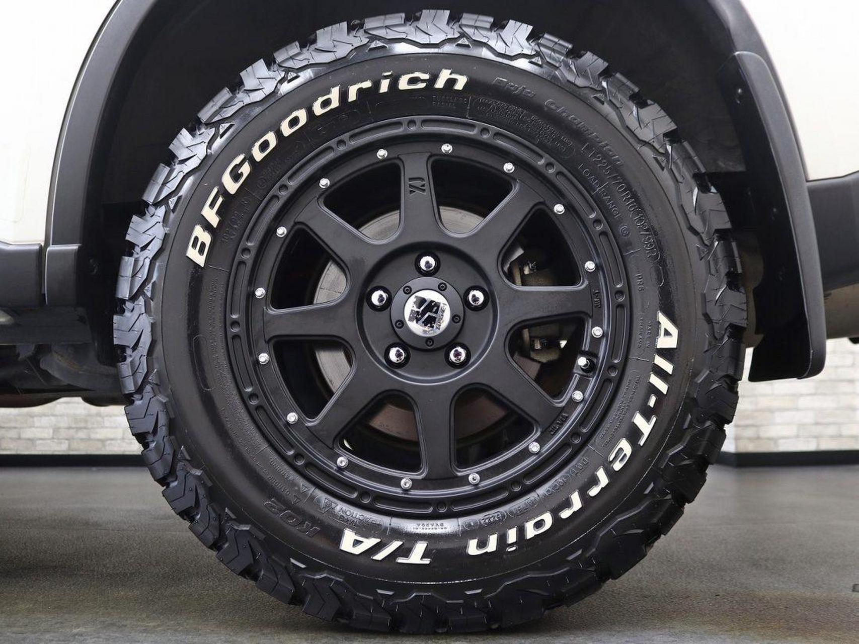 奇骏现在性价比特高,同级越野能力不错,实用性舒适性都很好,外观也很