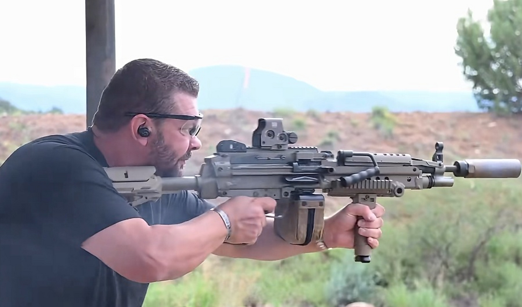 比利时mk46轻机枪