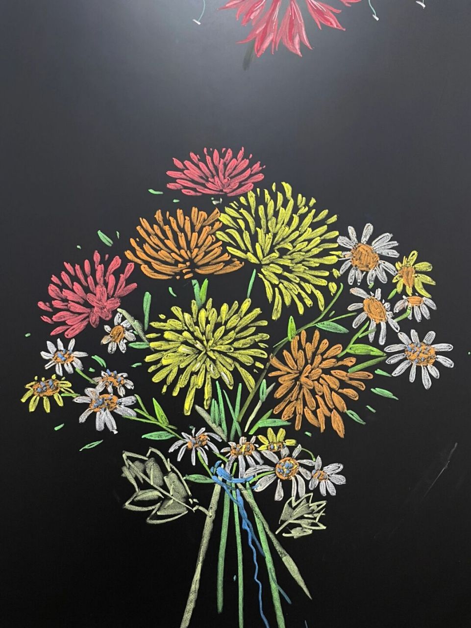 上了这张库存吧 [爱你]#黑板报素材# #粉笔画# #春# #手捧花# #画画的