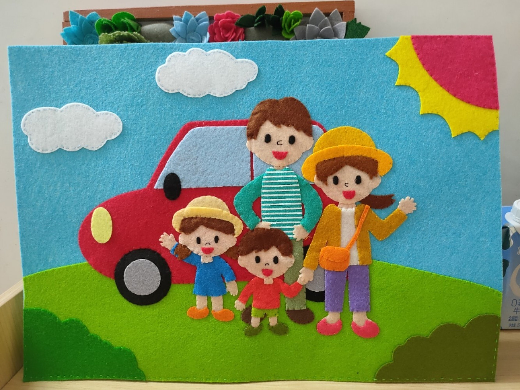 不织布手工贴画~幸福一家人 用线缝贴,其实不细看与胶水粘贴效果是一