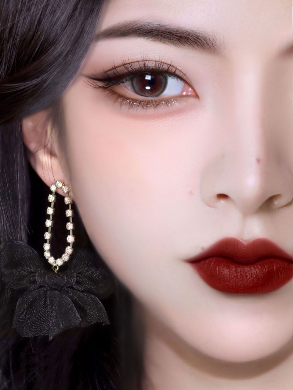 这里依然是慵懒 今天是生人勿近冷脸千金 倒置眼妆画法 眼妆重点在下