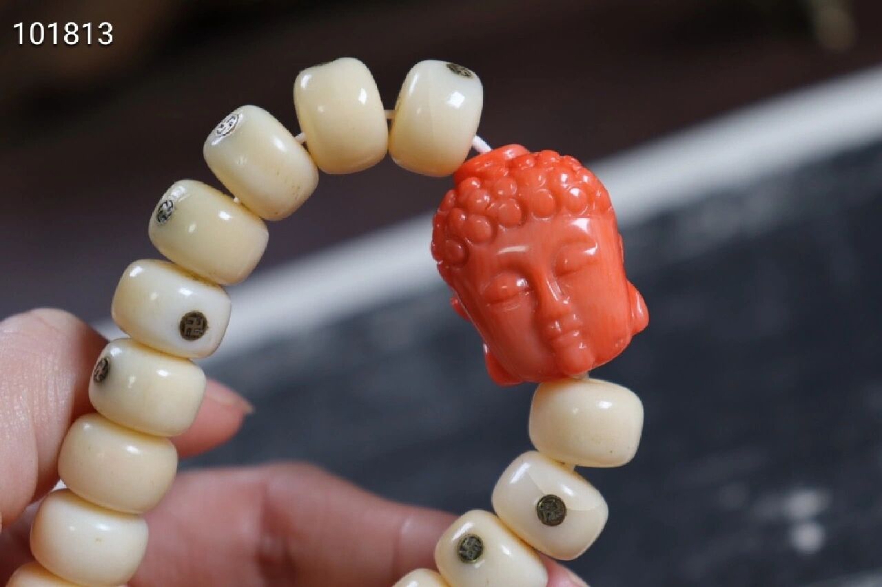 9561纯心取材鲸齿纯心抹香鲸苹果珠手链,搭配红珊瑚佛头,绿松石