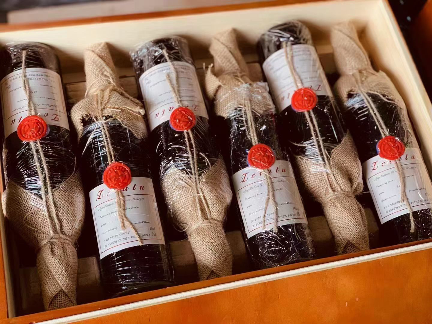 法国泽拉图b01干红葡萄酒 法国泽拉图b01  六支高档木盒装 25年老藤