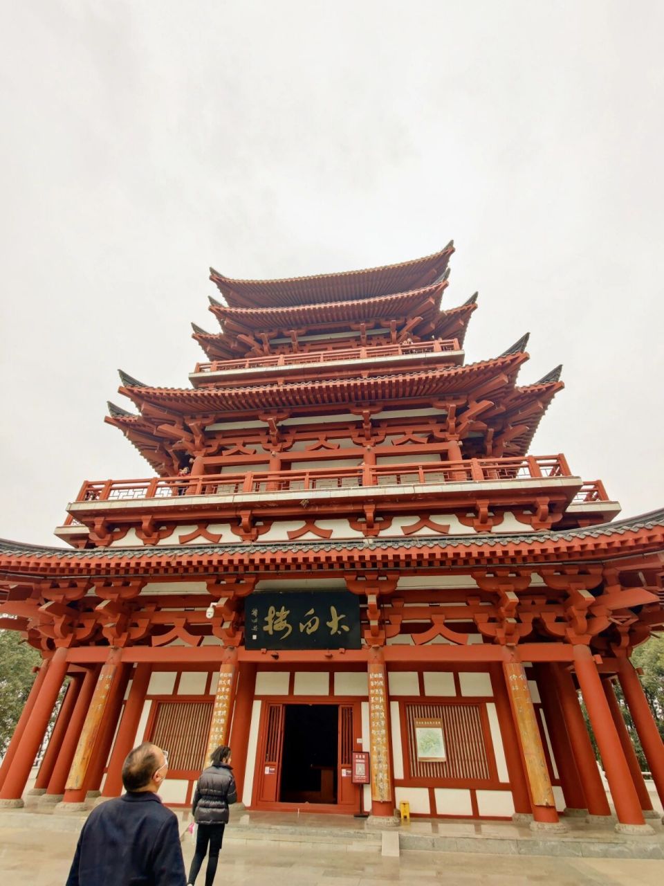 李白故居:绵阳游玩好去处 青莲镇在绵阳江油,李白故里便坐落于此.