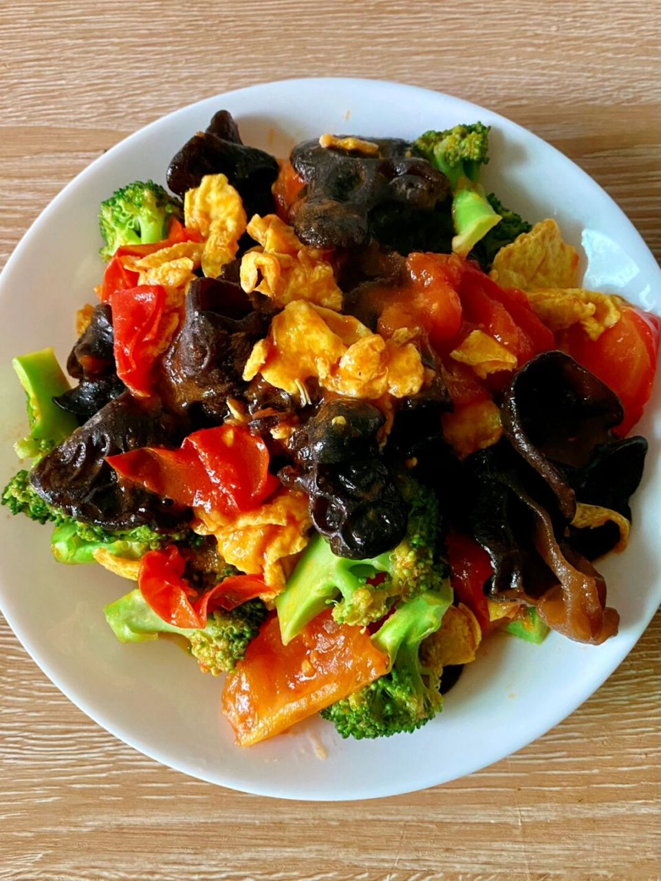 减脂的集美,一定要试试这个番茄西兰花炒鸡蛋 香嫩开胃,还有点点酸酸