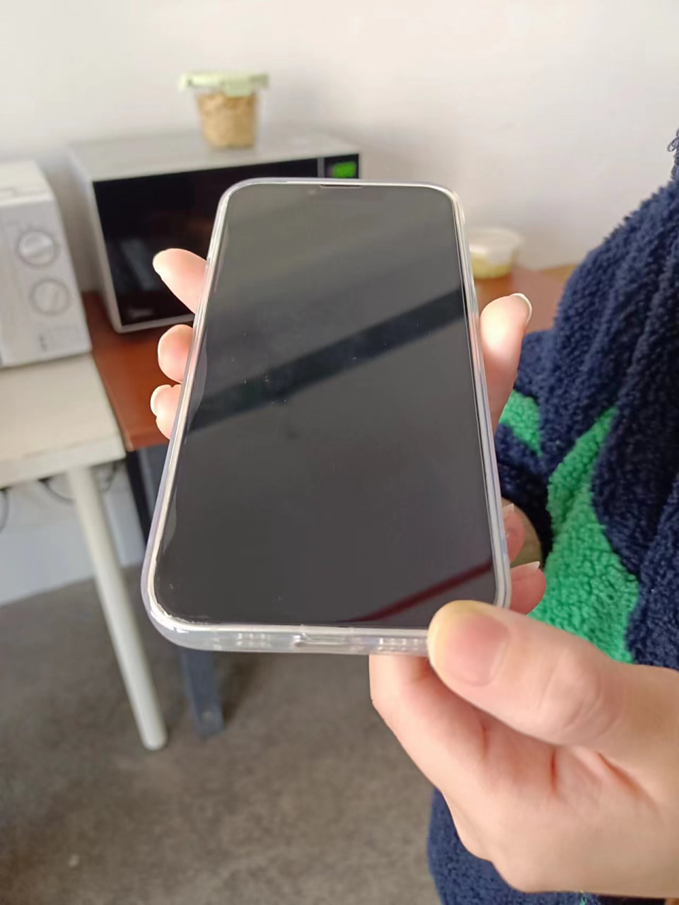 为什么手机钢化膜突然有白边?