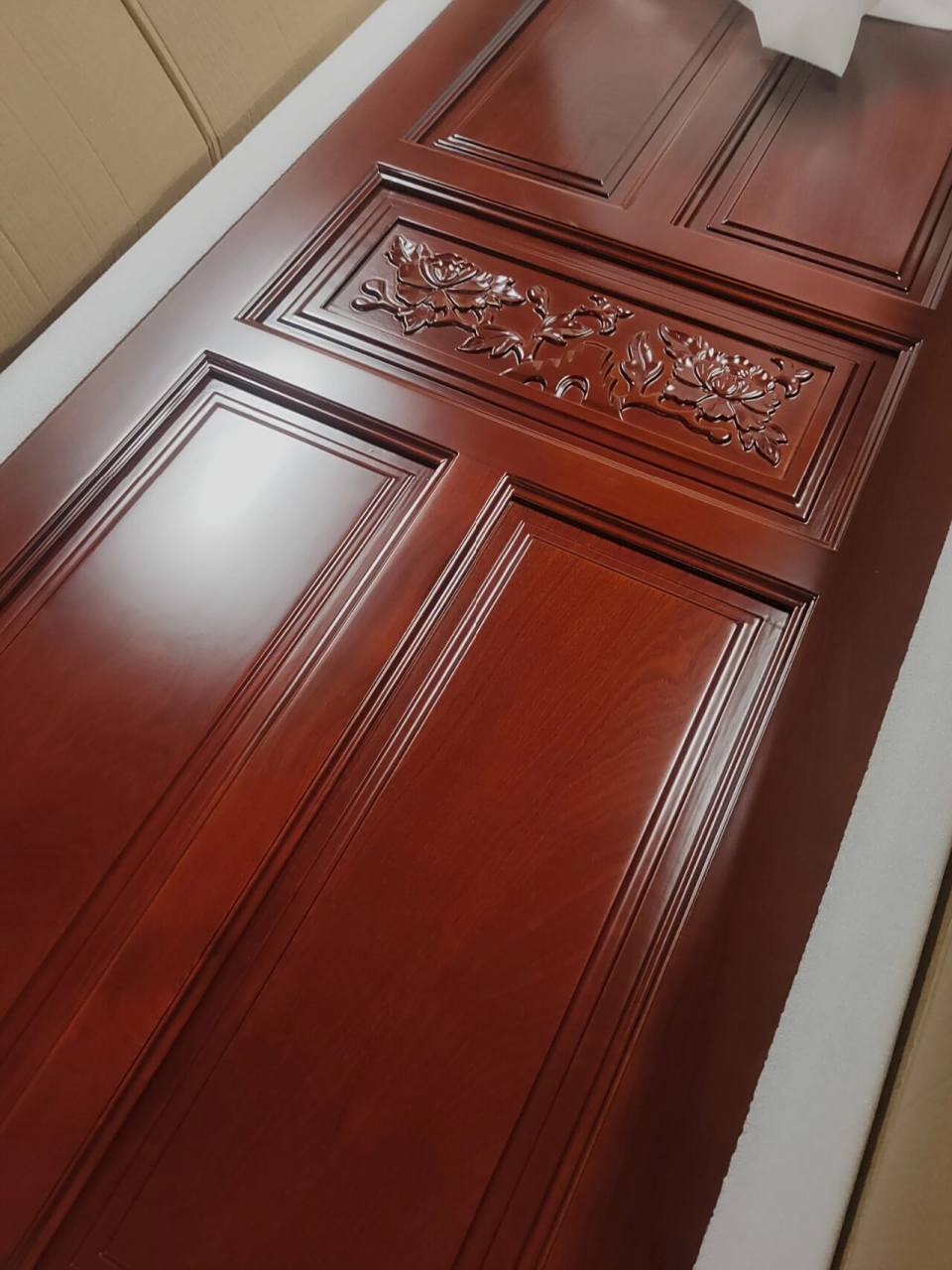 大部分客户都喜爱的-五福门-原木门实木门 这款是很经典的款式,寓意