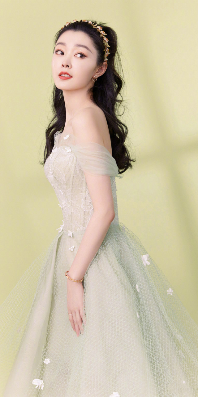 宋轶轻盈纱裙柔美写真壁纸
