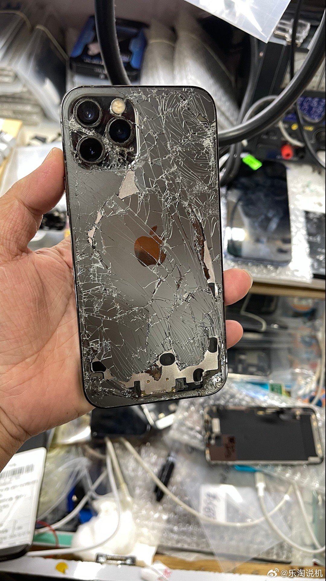 这是一台很有故事的手机!