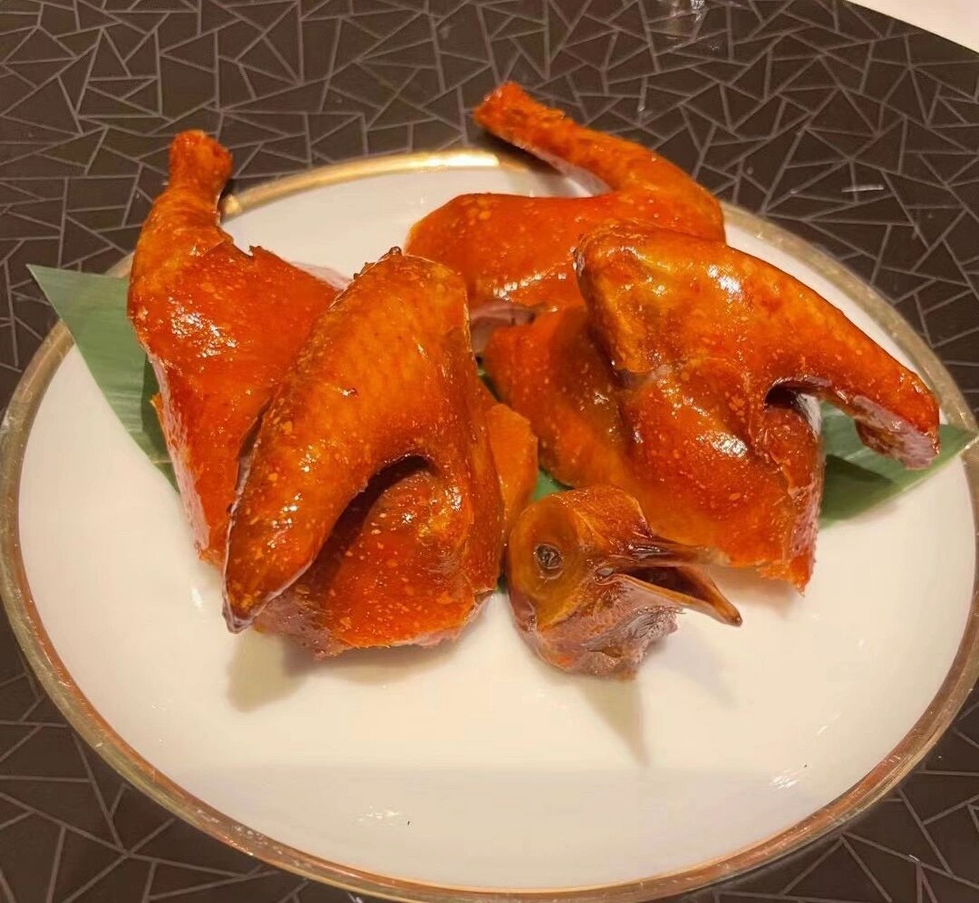 脆皮玻璃乳鸽详细制作教程 像妙龄少女一样嫩的妙龄乳鸽,吃一次就会爱