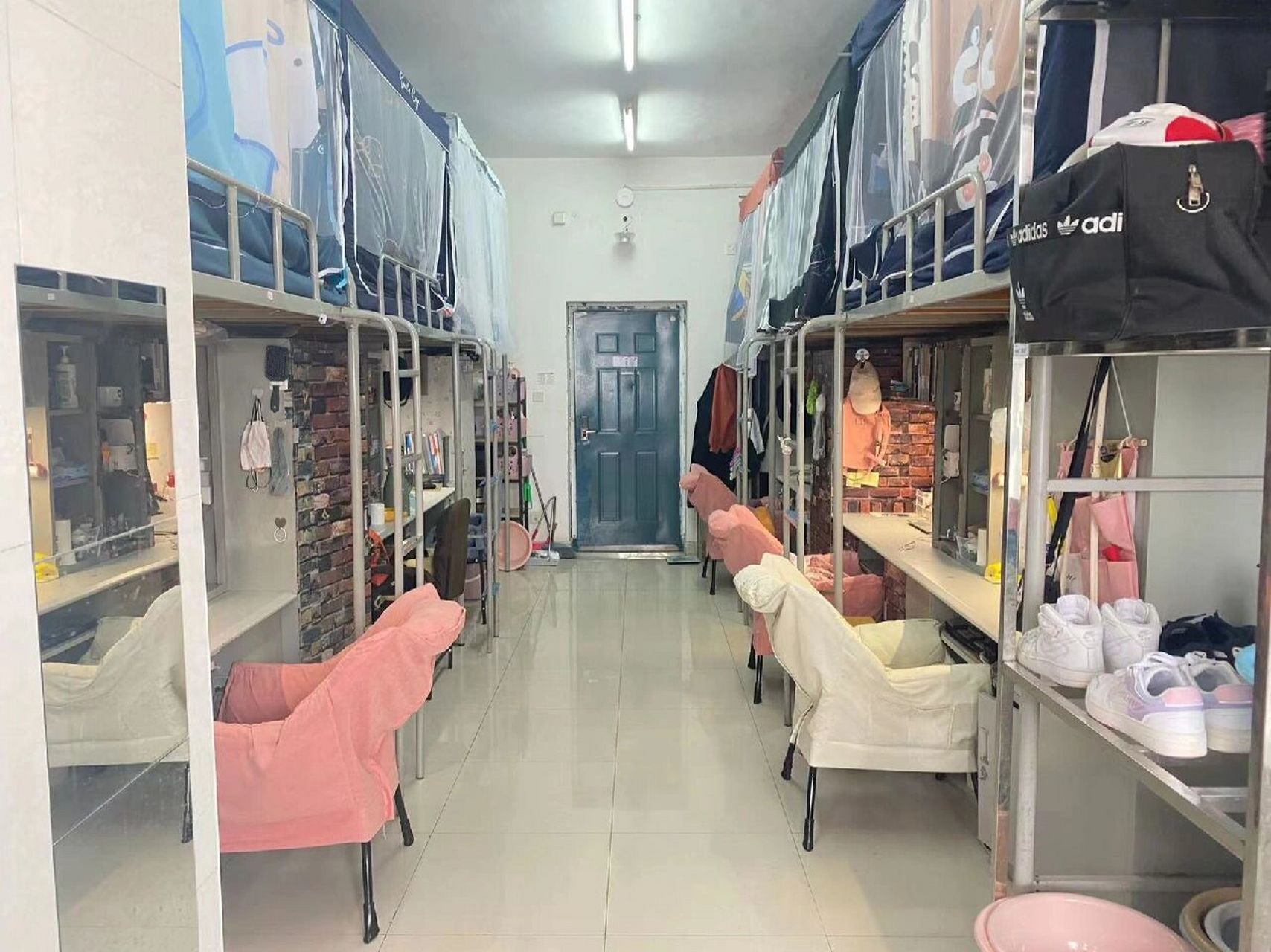 欢迎报考 江苏财会职业学院     宿舍有空调,有独立卫生间 上床下桌