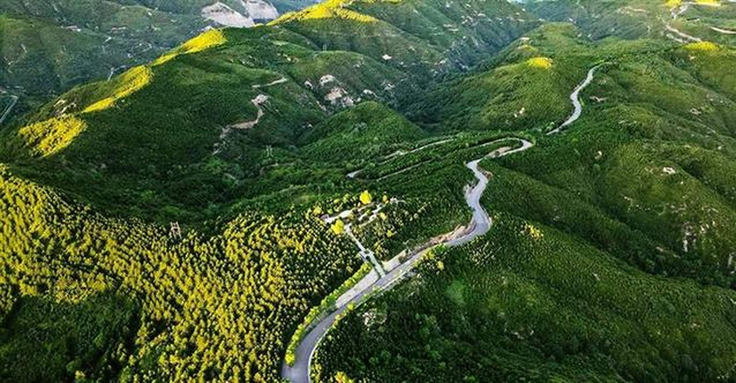 太原太原头条8月16日,夕阳下的玉泉山群山葱茏,满目叠翠,成为太原"以