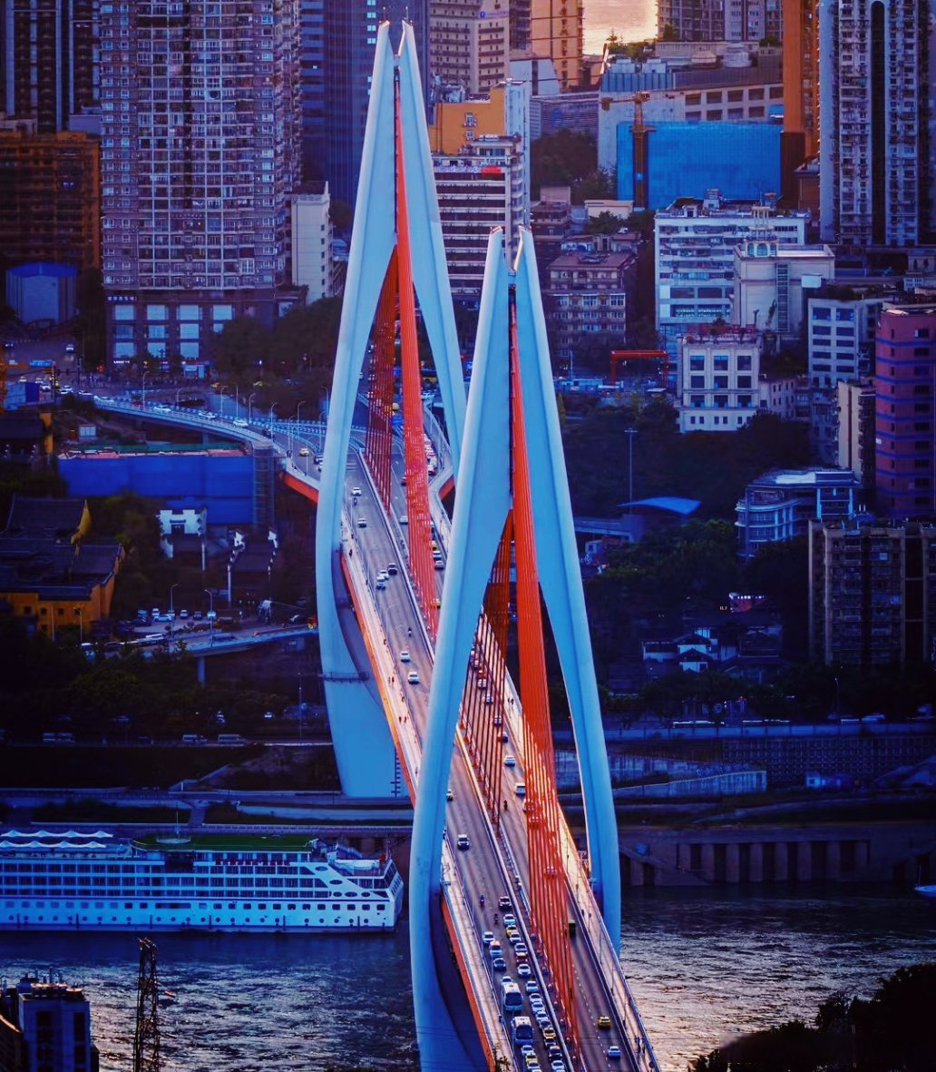 希望九月份的上班路上不要享受重庆四十几度的日光浴,能有点凉爽的