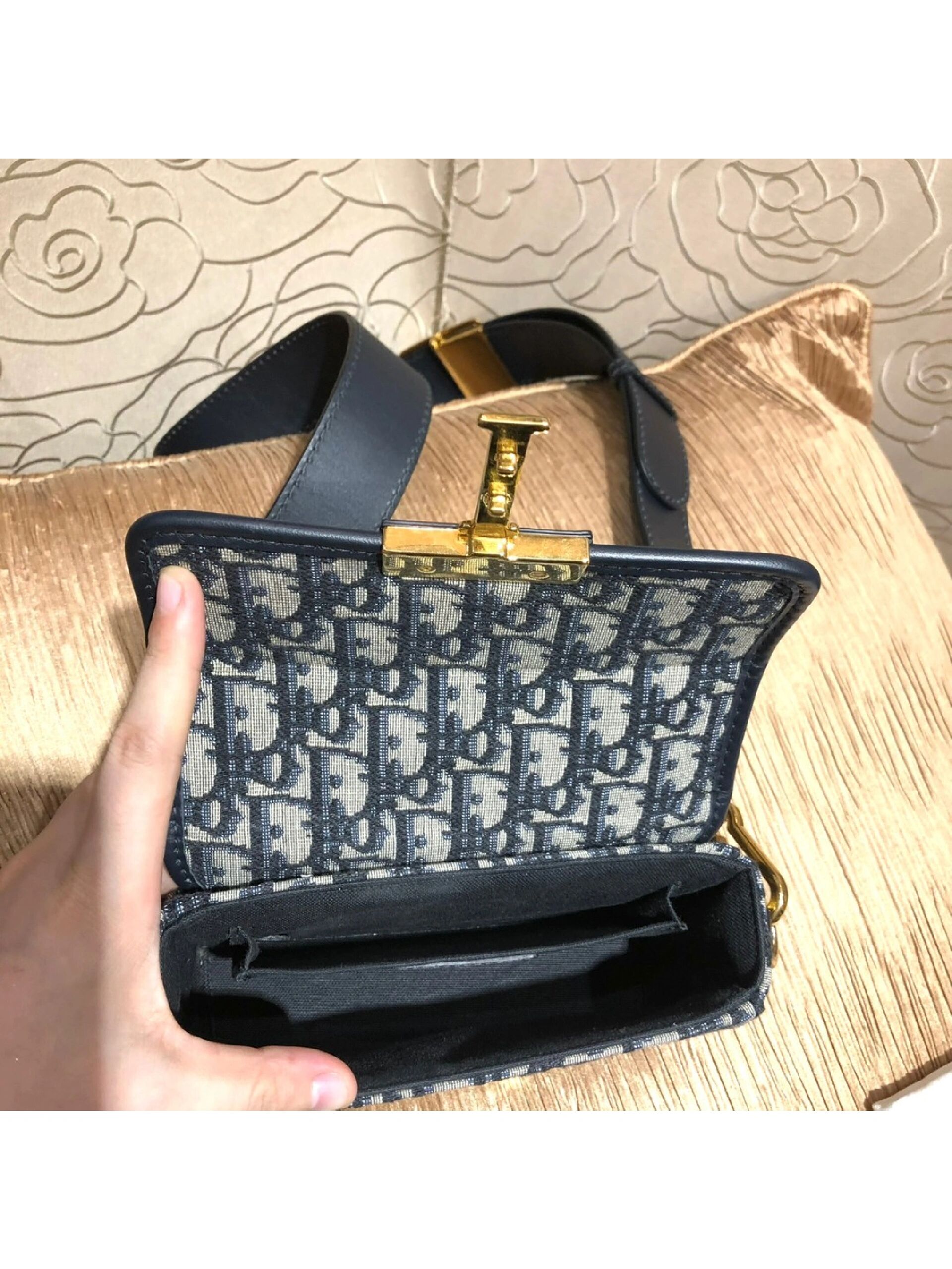 包包上新 dior迪奥蒙田老花盒子box 这只太难买了!