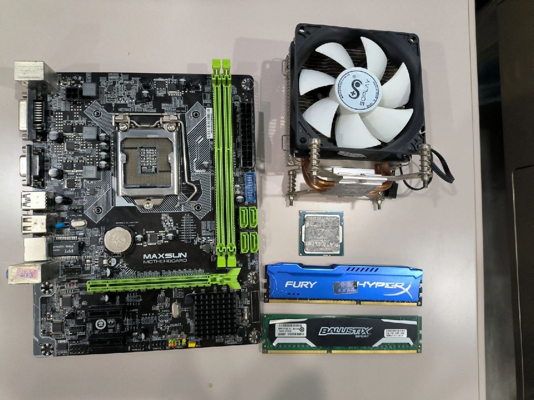 cpu i5 4590 160元 主板 b85 100元 显卡:无 内存:ddr3 1600 8g 5元 