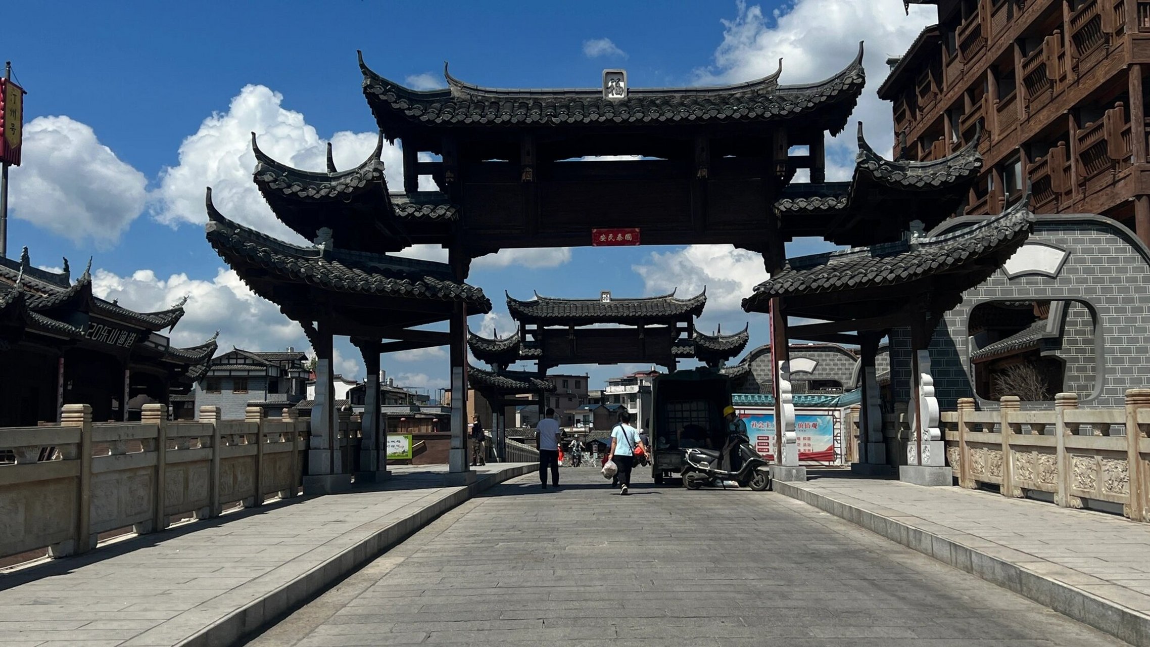 汀州古城景点之[汀州古城墙] 汀州古城墙位于福建省长汀县汀州镇,始建