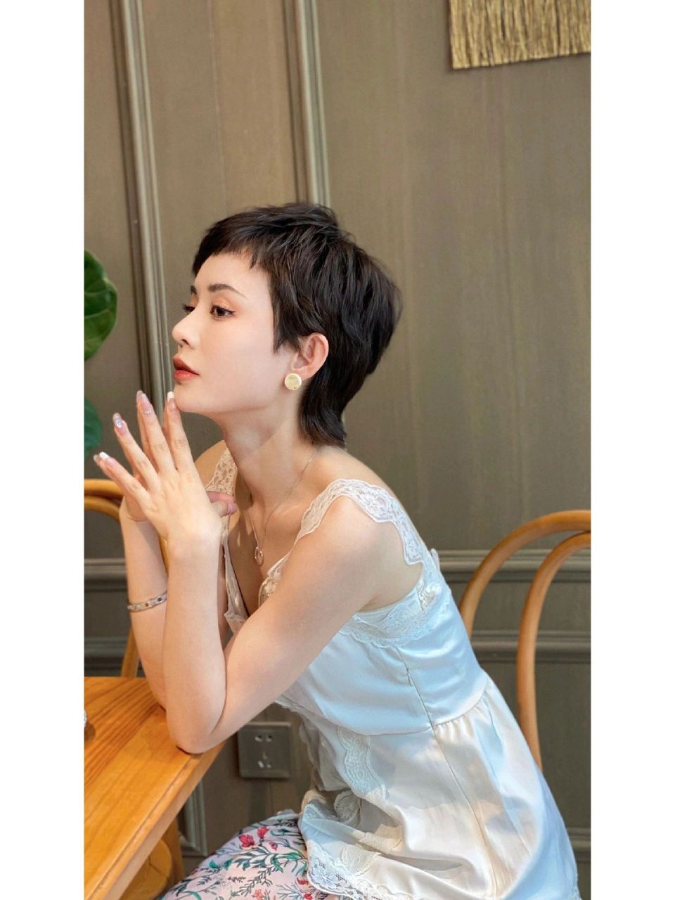 适合小脸 长脸 瓜子脸女生短发 轻奢风女生减龄短发 	 女生一定要尝试