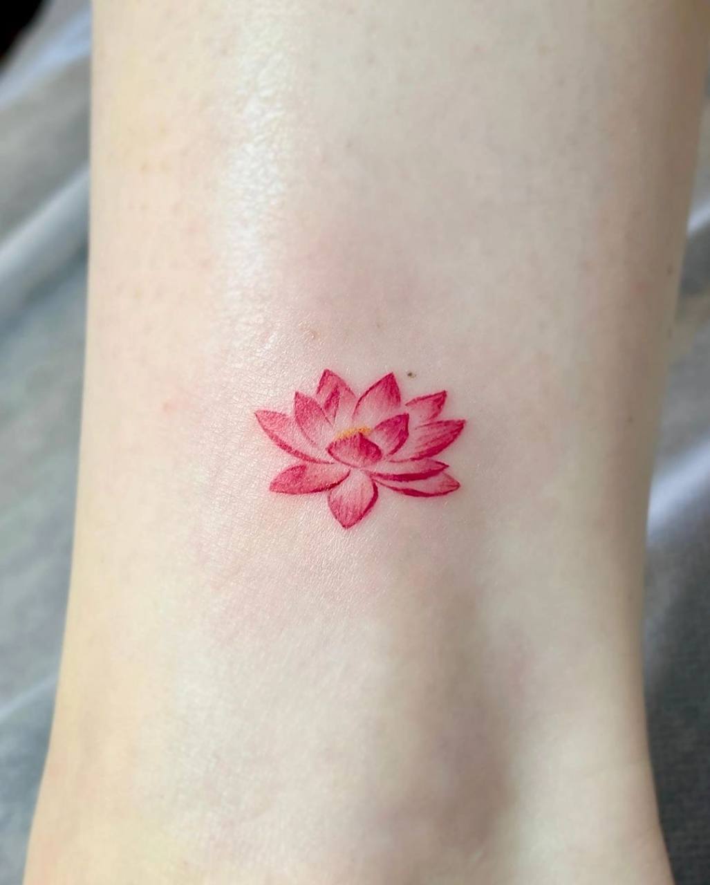 超级好看的莲花小纹身 精致又好看的莲花小纹身图案,女生最爱的小清新
