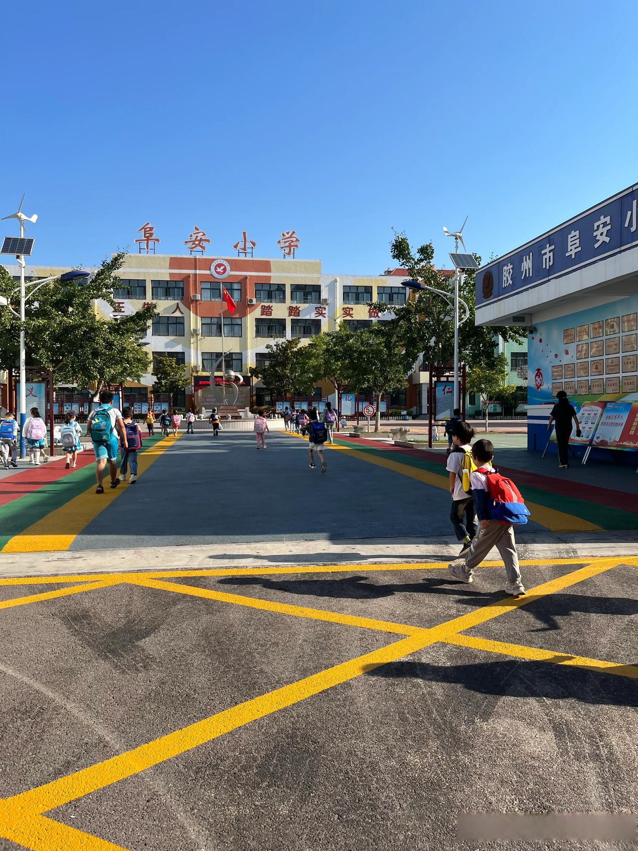 开学 今天是一年来开学的第一天,作为一个妈妈,心里